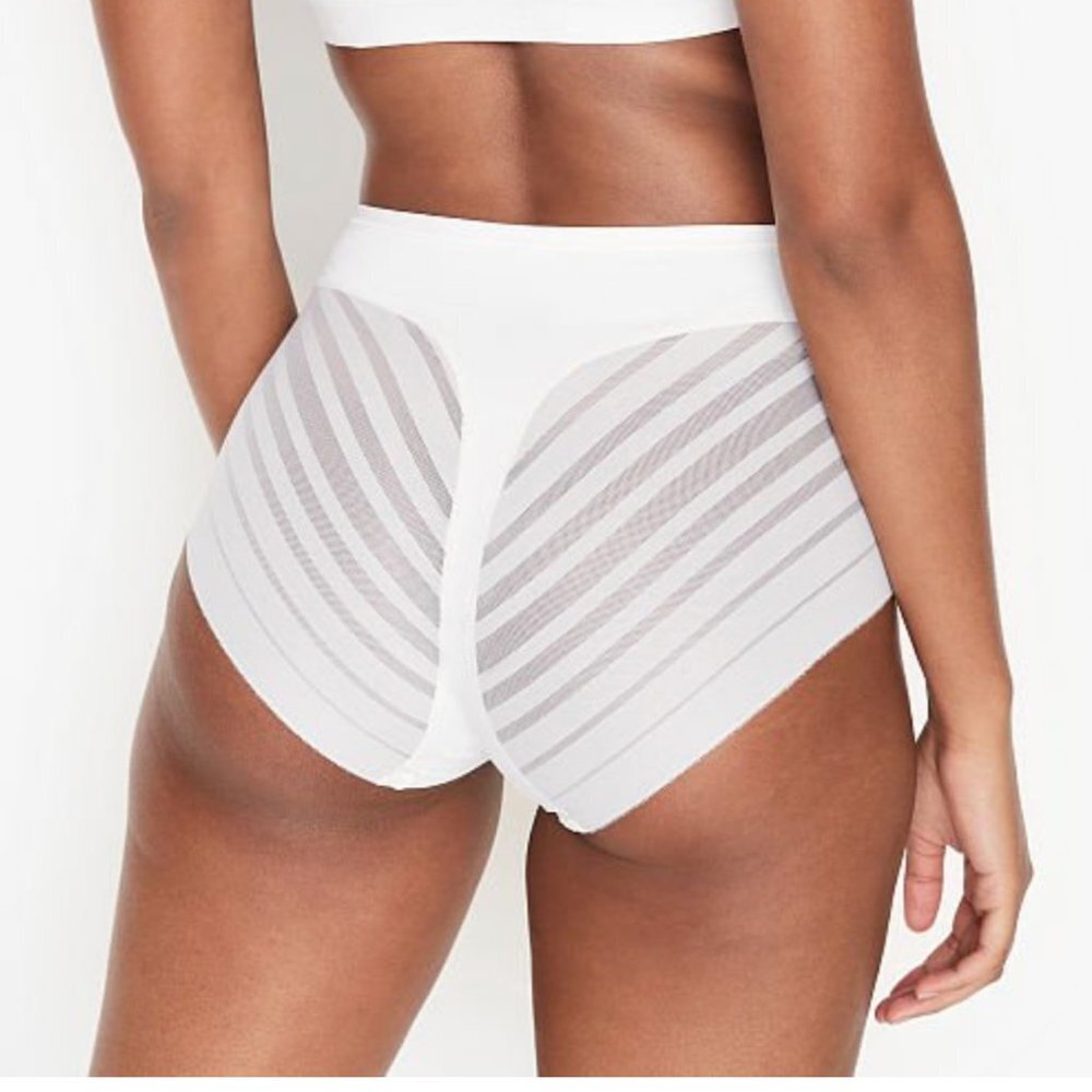 NWT Leonisa Lace Stripe Undetectable Classic Panty Shaper (012903) Color white